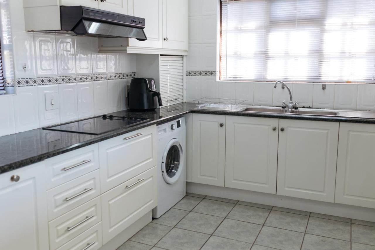 Nahoon Beach Villas Self Catering Apartments Іст-Лондон Екстер'єр фото